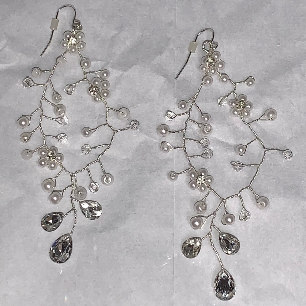 5/$30!MIX&MATCH! ICING SILVER & GLASS PEARL WIRE STATEMENT EARRINGS! VERY LIGHT!